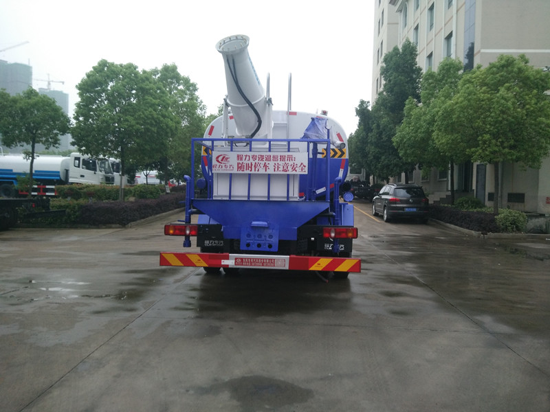 東風12方多功能抑塵車 東風12方多功能抑塵車