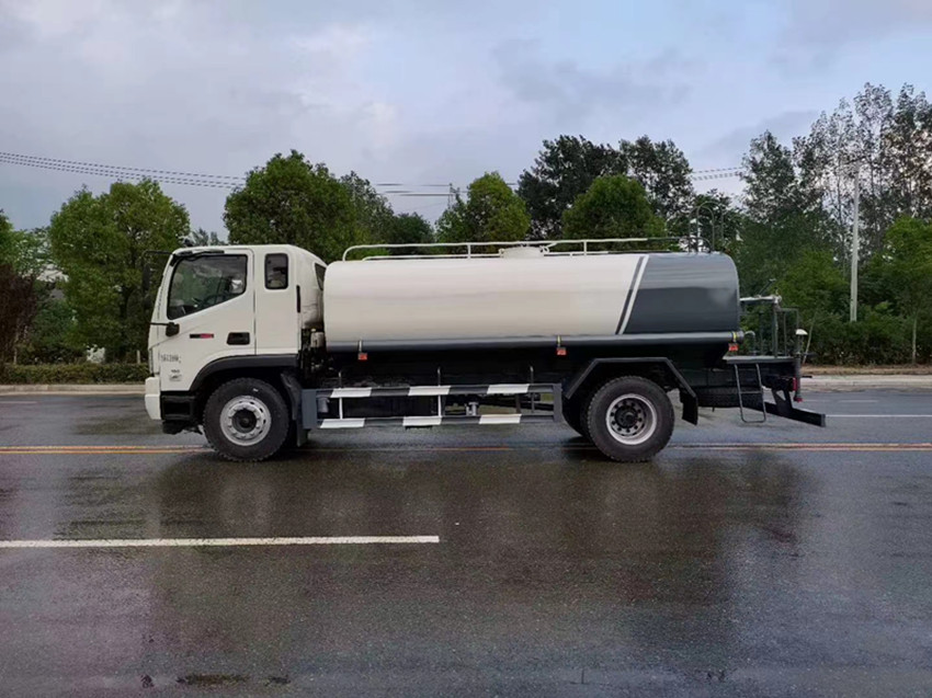 福田12噸灑水車(chē) 福田12噸灑水車(chē)