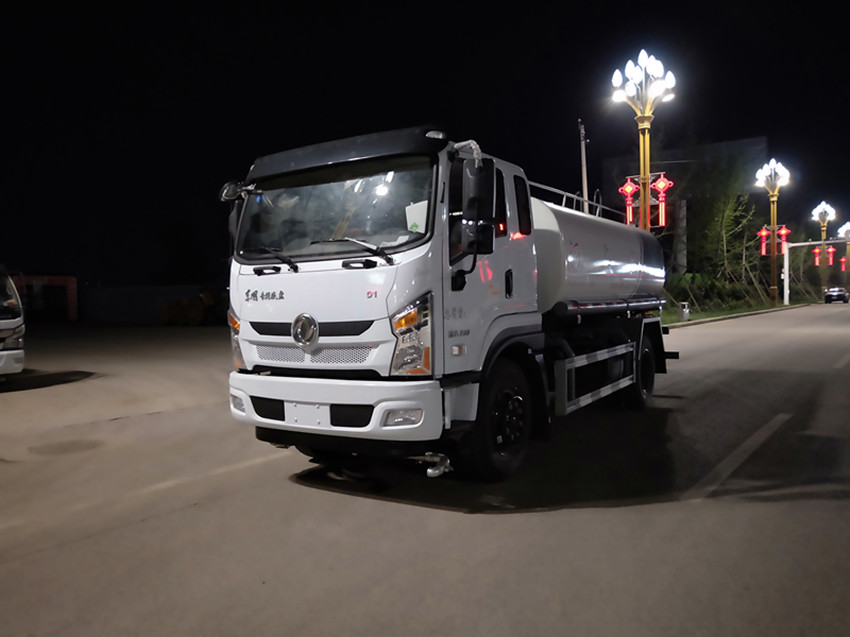 東風專底D1國六12方灑水車 東風專底D1國六12方灑水車