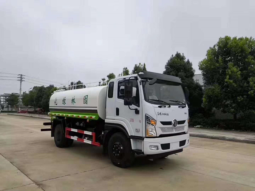 灑水車一臺 灑水車一臺